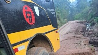 Ônibus Escolar Cai em Erosão na Linha Lopo Neto, Dom Feliciano