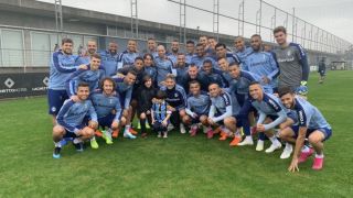 Mãe e filho hostilizados em Grenal recebem camisas de jogadores do Grêmio