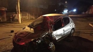 Jovem de 21 anos morre após carro capotar em Alvorada