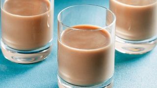 Como fazer Amarula em casa: receita bem mais barata do famoso licor cremoso