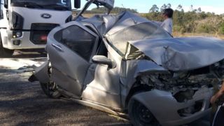 Acidente entre três veículos deixa pelo menos uma pessoa ferida na BR-116 em Tapes