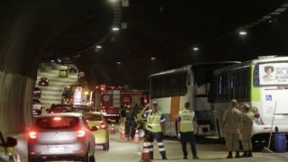Acidente deixa 51 feridos em túnel no Rio