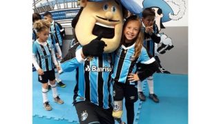 A história de Taís, menina que encontrou no Grêmio ânimo para superar amputação e câncer