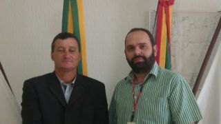 Prefeito Nataniel reivindica melhorias para rede elétrica de Amaral Ferrador