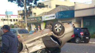 Acidente de trânsito no centro de Camaquã deixa feridos 