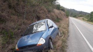 Carro abandonado é encontrado por populares na ERS-350, em Chuvisca