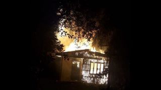 Casa incendeia ao ser atingida por raio em Arambaré