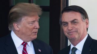 Bolsonaro diz ‘I love you’ para Trump, que desdenha: ‘Bom te ver de novo’    