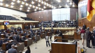 Por 47 votos a 0, deputados extinguem ajuda de custo para moradia na AL
