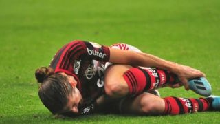 Flamengo anuncia lesões em Filipe Luís e Arrascaeta