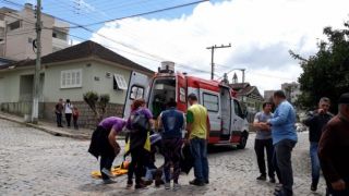 Acidente envolvendo dois veículos deixa motociclista ferido em Camaquã