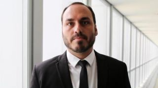 Carlos Bolsonaro diz ter acessado gravações de condomínio e nega contato entre portaria e a casa do pai