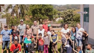 Brigada Militar de Sobradinho cultiva horta e faz doação de alimentos para Apae