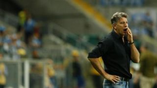 Renato prefere não falar em renovação: "Não estou preocupado com isso"