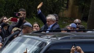 Juiz determina saída de Lula da prisão