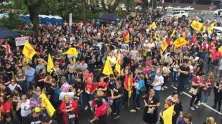Professores protestam contra projeto de Eduardo Leite e confirmam previsão de greve para segunda