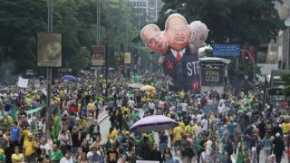 Manifestantes pedem impeachment de Gilmar Mendes e Toffoli em São Paulo