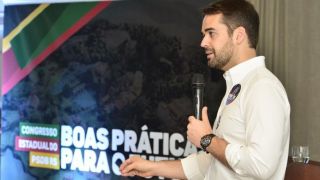 Governo Leite estuda alterar projeto do plano de carreira dos professores