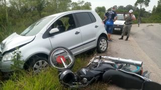 Motociclista corta frente de carro próximo a curva da Bela Vista