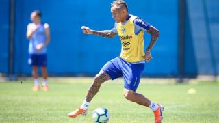 Grêmio torce por venda no começo da próxima temporada