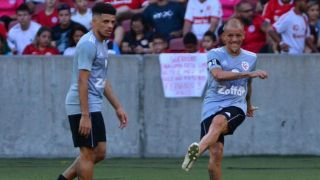 Taison revela convite de técnico para jogar no Corinthians, mas prefere o Inter