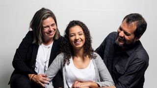 Menina de 17 anos é adotada quando já perdia a esperança de ter uma família