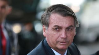 Bolsonaro diz que não irá interferir e que preço da gasolina vai se estabilizar: "Não tem como tabelar"