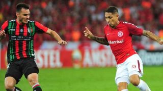 Guerrero comunica ao Boca que fica no Inter, diz imprensa argentina