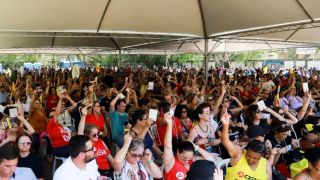 Maioria decide por encerrar greve dos professores em Assembleia Geral do Cpers realizada ontem (14)