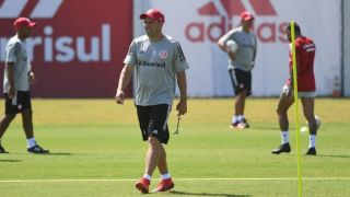 Mistério marca o início do trabalho de Coudet no Inter