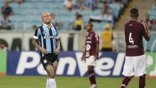 Grêmio cria pouco, leva 2 a 0 do Caxias e estreia no Gauchão com derrota