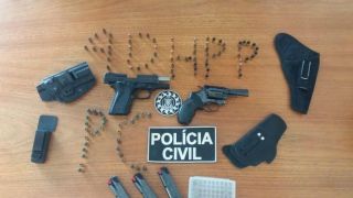 Polícia Civil apreende armas de homem que matou casal e filho em acidente de trânsito