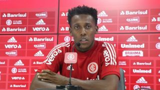 Inter repudia comentários racistas em vídeo de entrevista do lateral Moisés