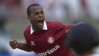 Aos 42 anos, morre o ex-centroavante do Inter André Neles