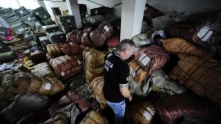 Operação descobre depósito com produtos falsificados em prédio no centro de Porto Alegre