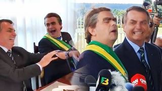Em dia de anúncio do PIB, Bolsonaro põe humorista para falar com jornalistas 