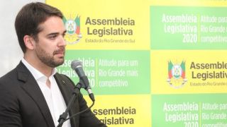 Leite critica postura de Bolsonaro: "Quem manda no país é a Constituição Federal"