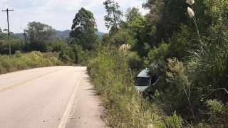 VÍDEO: Motorista perde o controle e veículo sai da pista na ERS-350 em Dom Feliciano