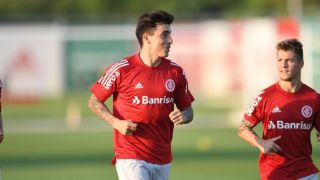 Renzo Saravia é convocado pela seleção da Argentina para as eliminatórias da Copa