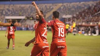 Sobis entra, bate falta e garante vitória do Inter na estreia da Libertadores sobre o Palestino no Chile