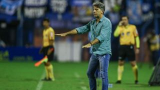Grêmio fica "muito abaixo", se arrasta na Ressacada e tem pior início de Brasileiro com Renato