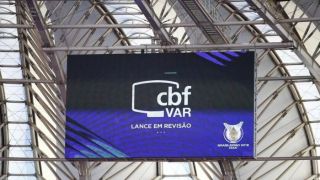 Entenda a diferença entre o gol anulado do Flamengo e o pênalti reclamado pelo Grêmio