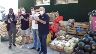 Ídolos do Inter fazem doação de 10 toneladas de alimentos