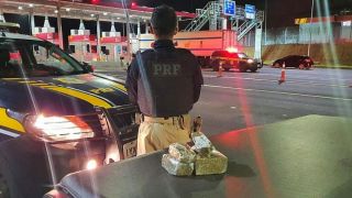 Motorista é preso pela PRF quando dirigia e fumava maconha em Paverama