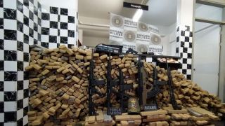 Brigada Militar de Sapucaia do Sul desarticula quadrilha e apreende mais de 2 toneladas de drogas e fuzis