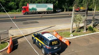 Homem é preso por embriaguez ao conduzir caminhão com 30 toneladas de soja