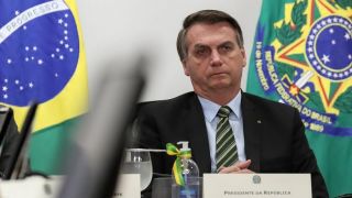 Bolsonaro exige uso da cloroquina e nega que Teich possa ser demitido
