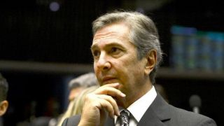 Collor pede perdão aos brasileiros por confisco da poupança em 1990