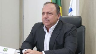 Pazuello será o ministro da Saúde "por muito tempo", diz Bolsonaro