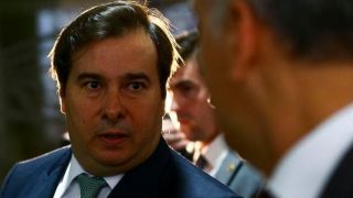 Reforma administrativa terá de ser repensada no pós-crise, diz Maia em reunião
